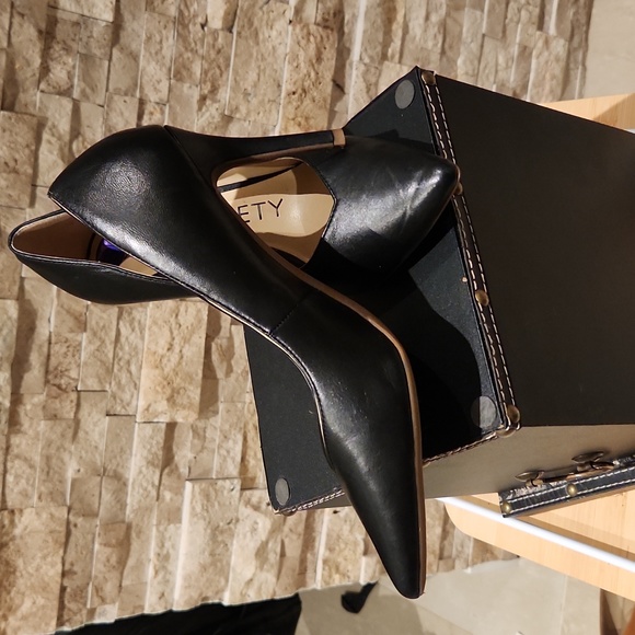 NWT Sole Society Luneira Heels 8.5M Black Leather Pointy Toe 3.5" Pump S… - Picture 5 of 8